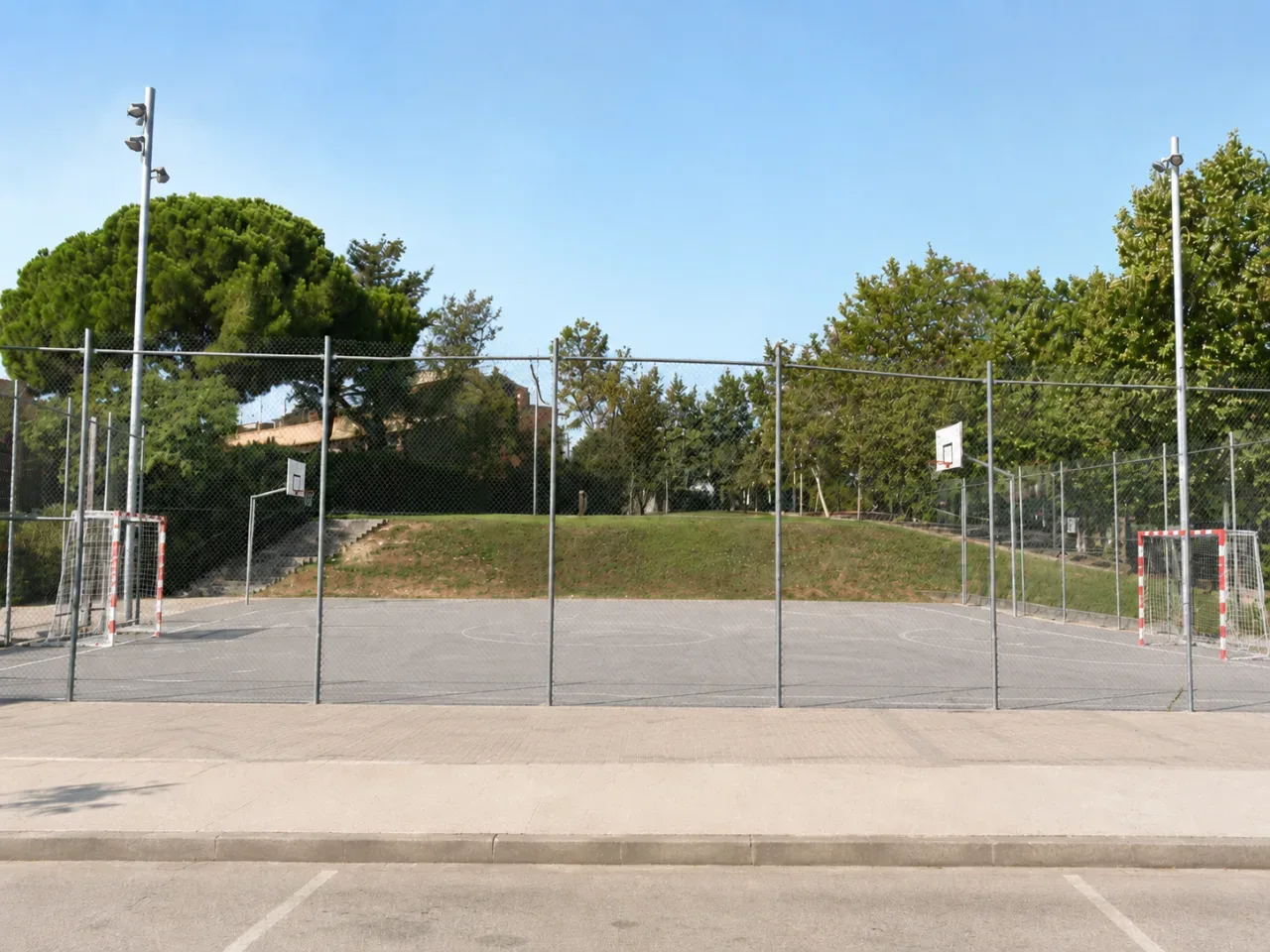 Pista de fútbol · Passeig de Can Sagrera